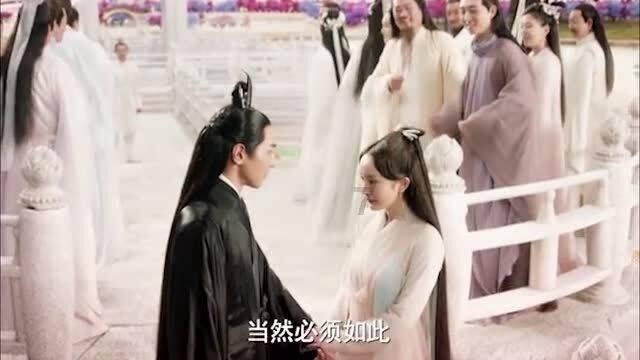 马克龙到访印度受到高规格接待 与莫迪坐车巡游